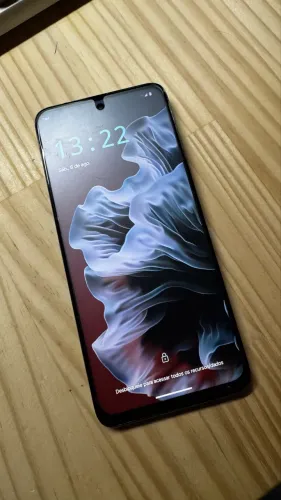 Venda de smartphone Motorola Moto G com câmera de 50 MP e traseira em couro vegano