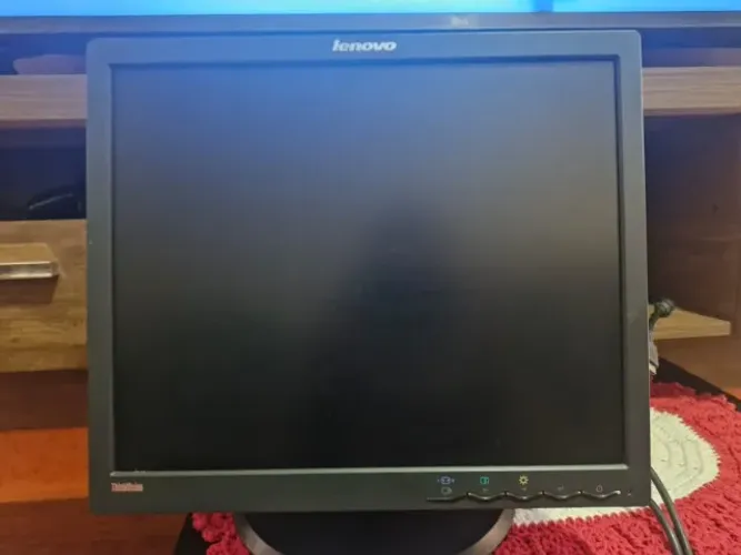 Monitor Lenovo