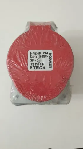 Tomada Embutir Newkon 3p+t 32a 380/440v 6h Ip44 N4246 Steck
