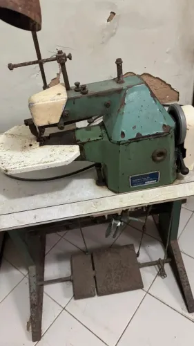 Máquina de virar,dobrar e orla peças- marca KEHL