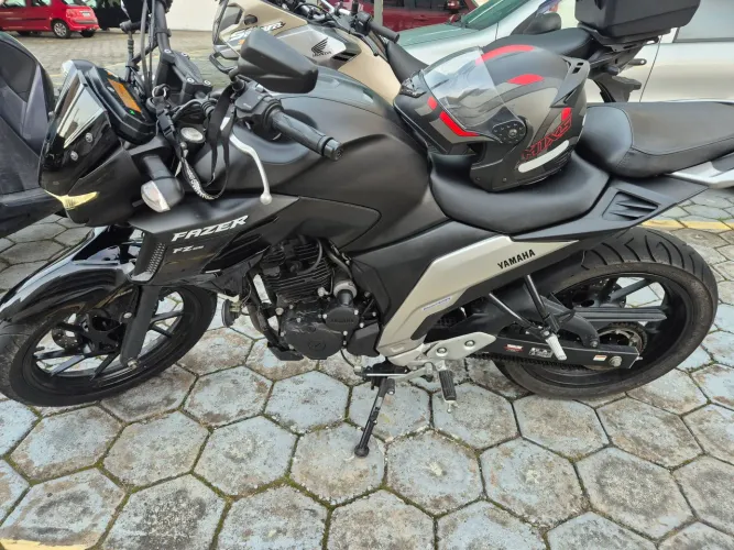 Fazer 250 21/22 com 7.200 km