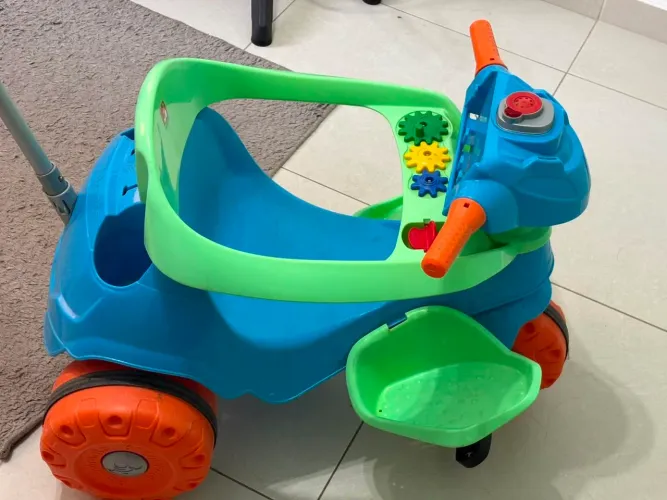 Triciclo Infantil Bandeirante com Empurrador - Excelente Estado Valor 230,00 negociável