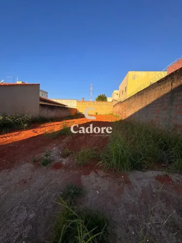 Terreno à venda no Santa Mônica com 360 m² Dimensões 12 x 30