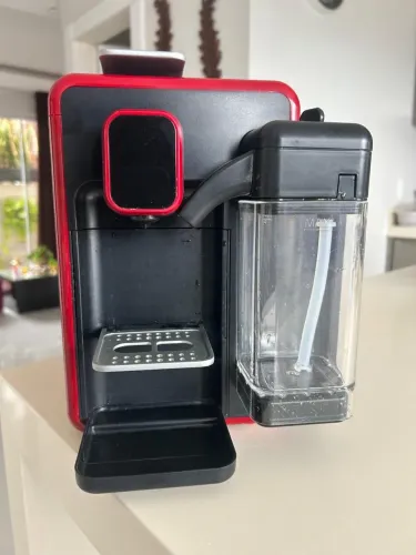 Máquina de café espresso barista vermelha