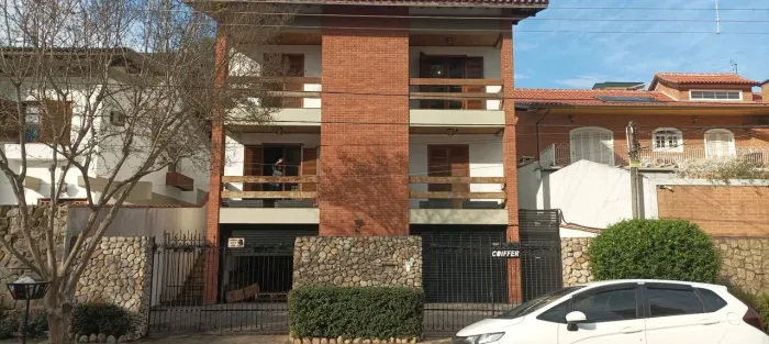 Sobrado com edícula e licença comercial