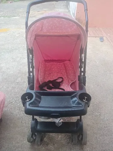Cadeirinha De Carro,Bebê Conforto e Carrinho De Bebê.Interessados chamar *.