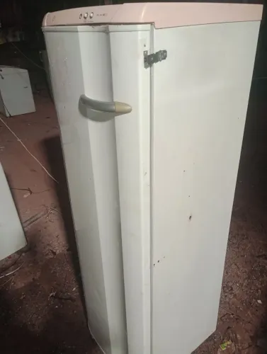 Freezer funcionando perfeitamente tem Marcas de uzo 750