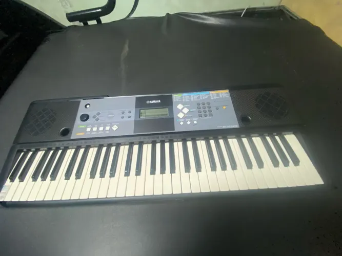 Teclado Yamaha em excelentes condições de uso