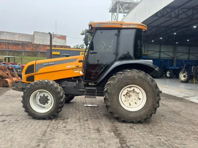 Trator Valtra BM110