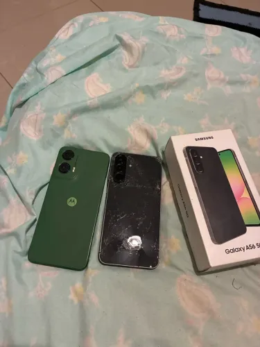 Vendo dois celulares moto G35 e Samsung A56, apenas pra peças.