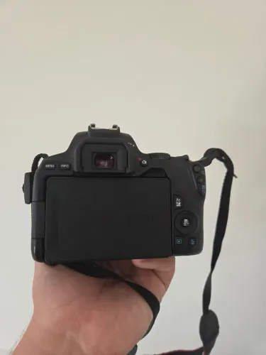 CAMERA CANON SL3 4K 18-55mm PERFEITA.