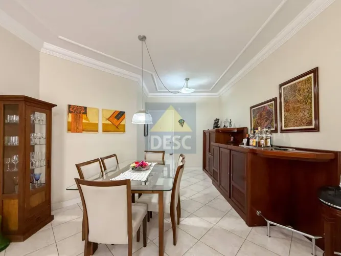 Apartamento mobiliado com 3 dormitórios à venda na Av. Atlântica em Balneário Camboriú