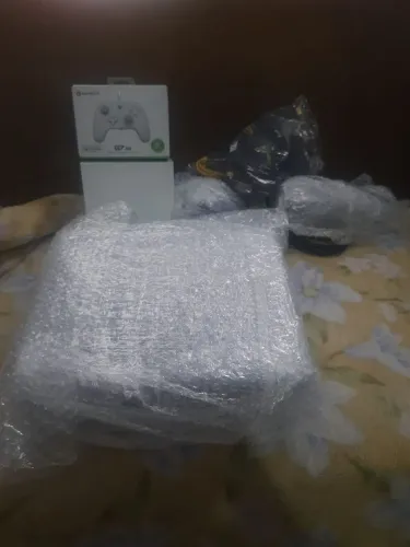 Xbox one fat 500gb completo com 2 controles ( um é da Gamesir G7se) +Kinect