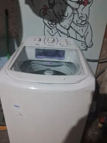 Vendo uma máquina de lavar simi nova por 700 reas
