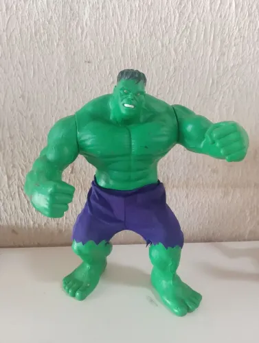 Bonecos Hulk e Homem Aranha