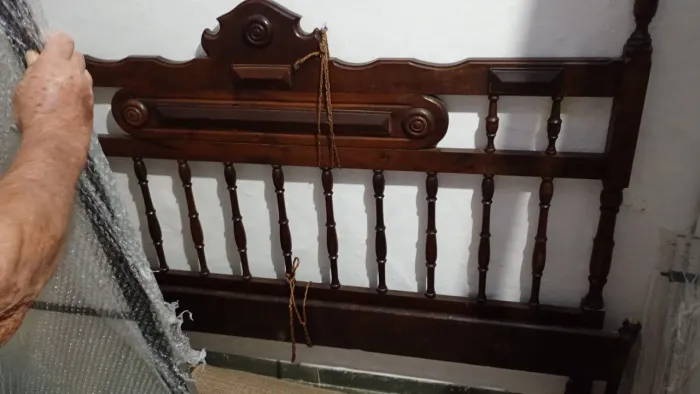 Cama modelo colonial madeira maciça 