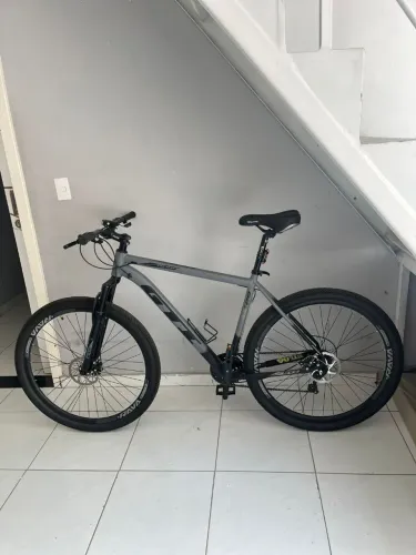 Bicicleta aro 29 zero com luzes dianteira e traseira banco de silicone e pneus forrados