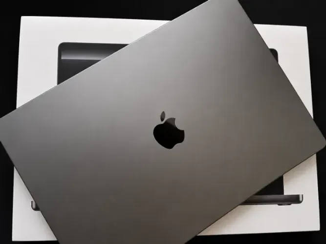 Macbook Pro M5 Max 16' 48 Ram  2TB SSD - 2 Ciclos de bateria