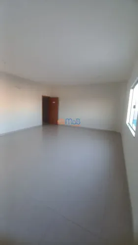 Sala comercial na Ajuda de Cima