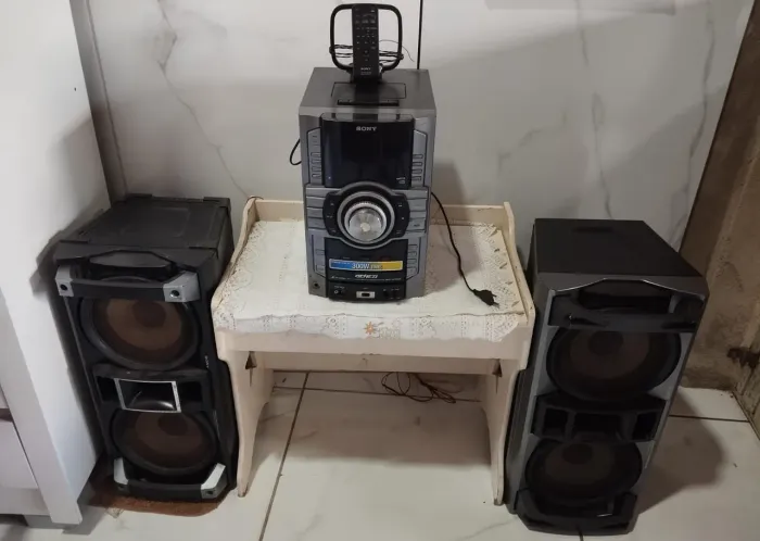 Vendo som sony    só Bluetooth  e rádio 