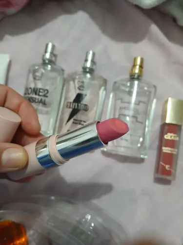 Kit perfumes e batons