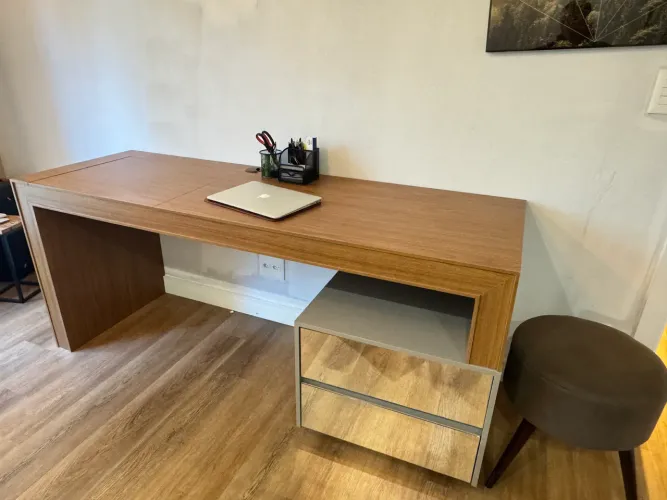 Mesa escrivaninha/penteadeira em ótimo estado top de linha