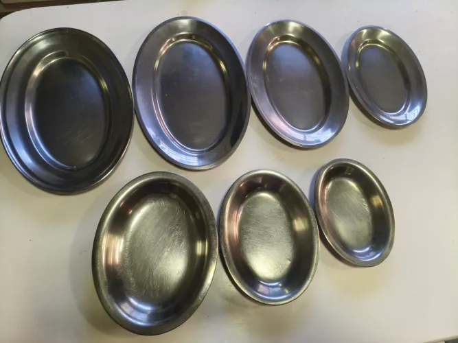 Conjunto sete travessas ovais de inox: 04 Fracalanza (Rasas) e 03 Tramontina (Fundas)