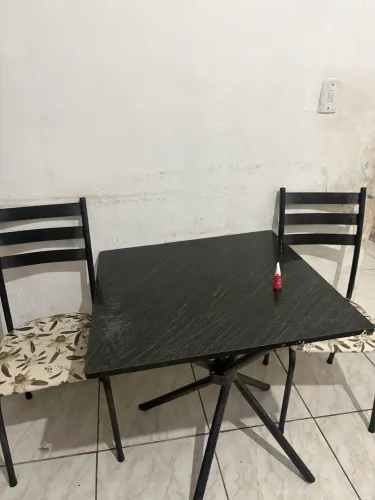 Mesa com 3 cadeiras