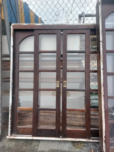 Lote de janelas e portas