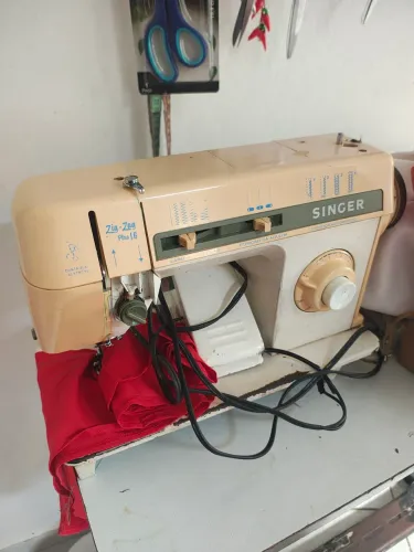 MÁQUINA SINGER zig-zag plus 16