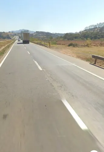 Área às Margens da Rodovia Fernao Dias