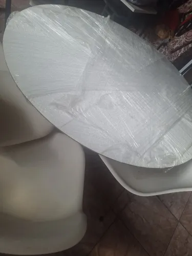 Venda de mesa redonda com 4 cadeiras