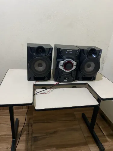 Vendo mesa antiga de computador 