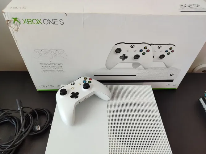 Xbox One S 1TB Branco + Controle Original + Caixa