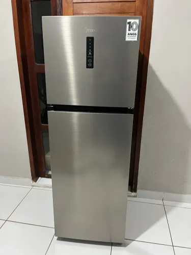 Geladeira nova sem detalhes