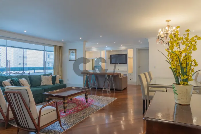 Apartamento - 4 Dormitórios (1 Suíte) para Alugar em Moema, São Paulo/SP