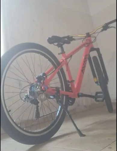Usada a 1 mês Bicicleta rava com documentação aro 29 com pneus aro 26 motadinha