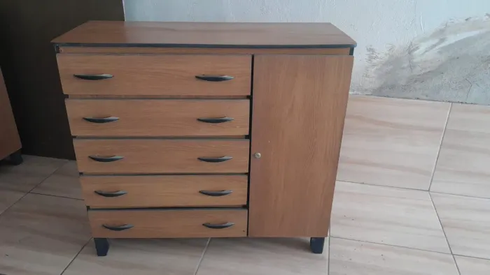 Cômoda com 5 gavetas