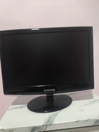 Monitor Samsung syncMaster 733Nw