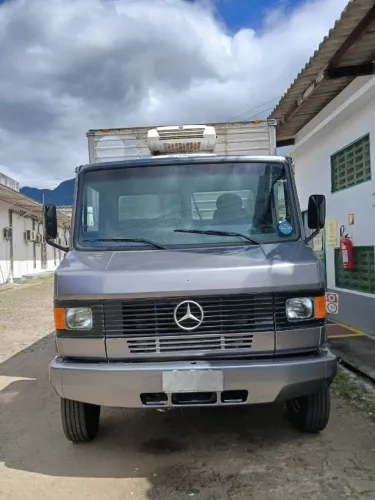 MB 710 Baú Refrigerado, ótimo estado