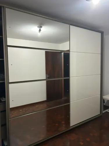 Roupeiro semi novo