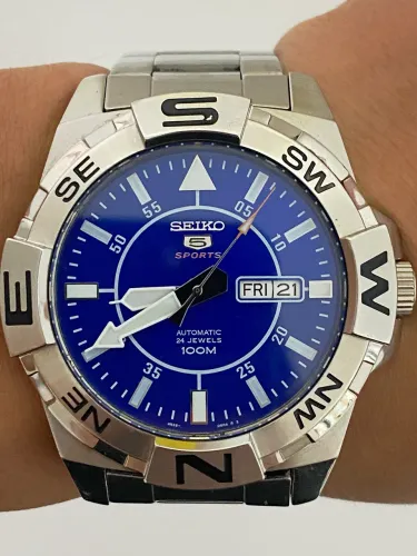 Relógio Seiko 5 Sports automático.