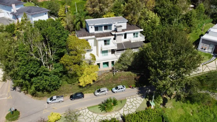 Casa em condomínio de alto padrão, terreno 1.009 m², Santo Antônio do Pinhal, SP