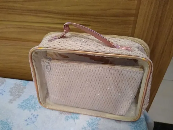 Kit necessaire para viagem com 3 peças.