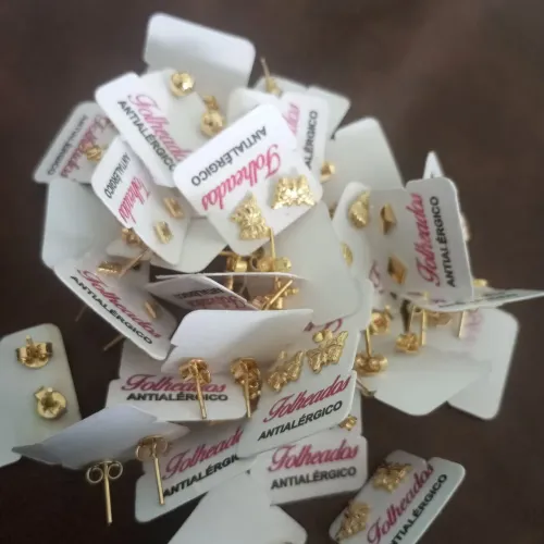 Lote com 200 brinquinhos antialérgico dourados novos