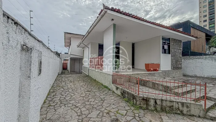 Casa ampla e elegante no Brisamar/Jardim Luna Espaço, conforto e excelente localização!