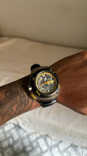 Meia lua amarelo