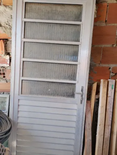 Vendo essa porta e essas duas janela 1100
