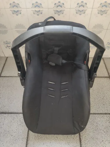Bebê Conforto Infanti - Preto - Excelente Estado e Seguro