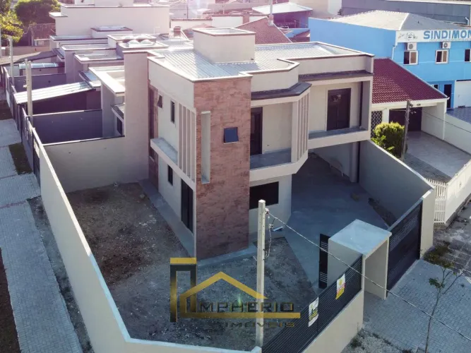 Sobrado à venda em Araucária-PR, bairro Estação: 3 quartos, 1 suíte, 1 sala, 1 banheiro, 2